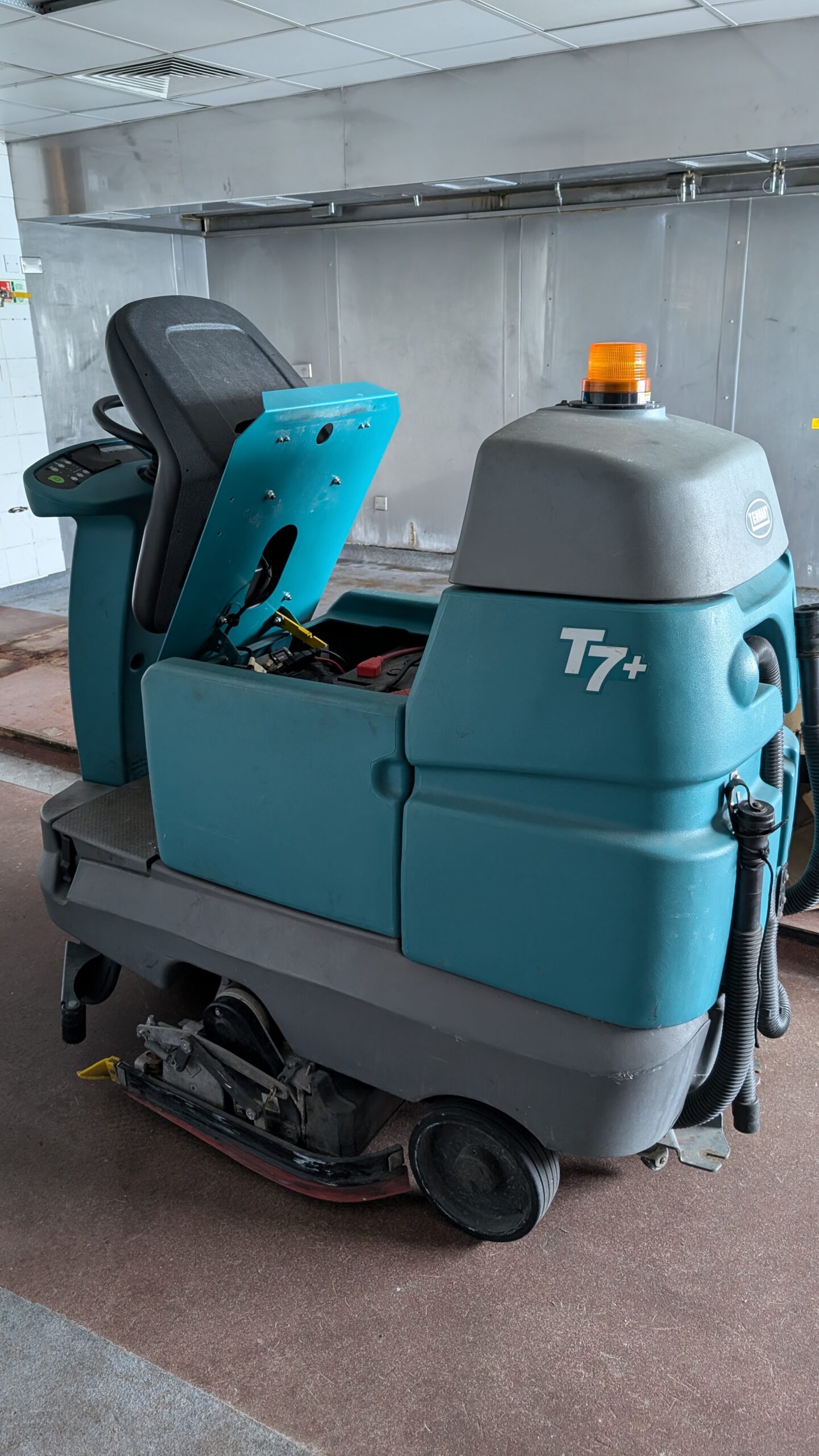 T7 Tennant scrubber dryer